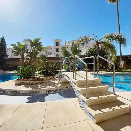 Palm Parking Piscina Andra * Фуэнхирола