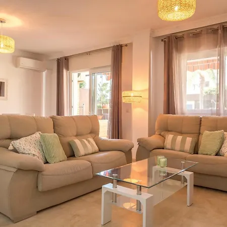 Palm Beach Parking Piscina Andra フエンヒロラ